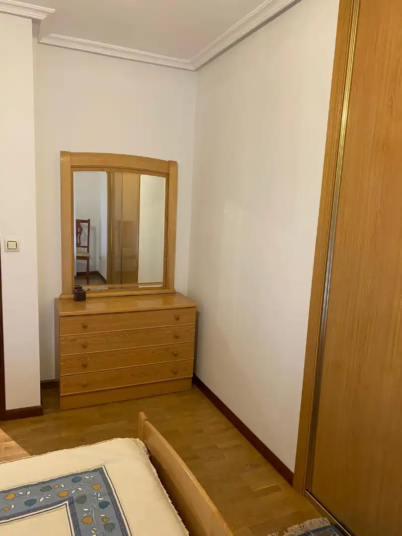 Habitación de Piso de alquiler en Oviedo  con Calefacción, Parquet y Amueblado