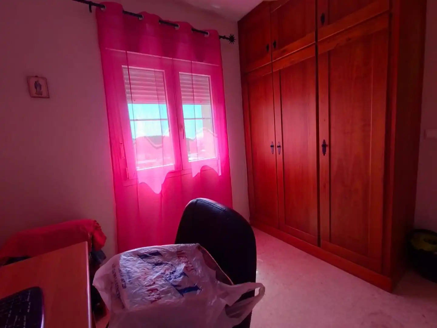 Schlafzimmer von Einfamilien-Reihenhaus zum Verkauf in La Línea de la Concepción mit Privatgarten