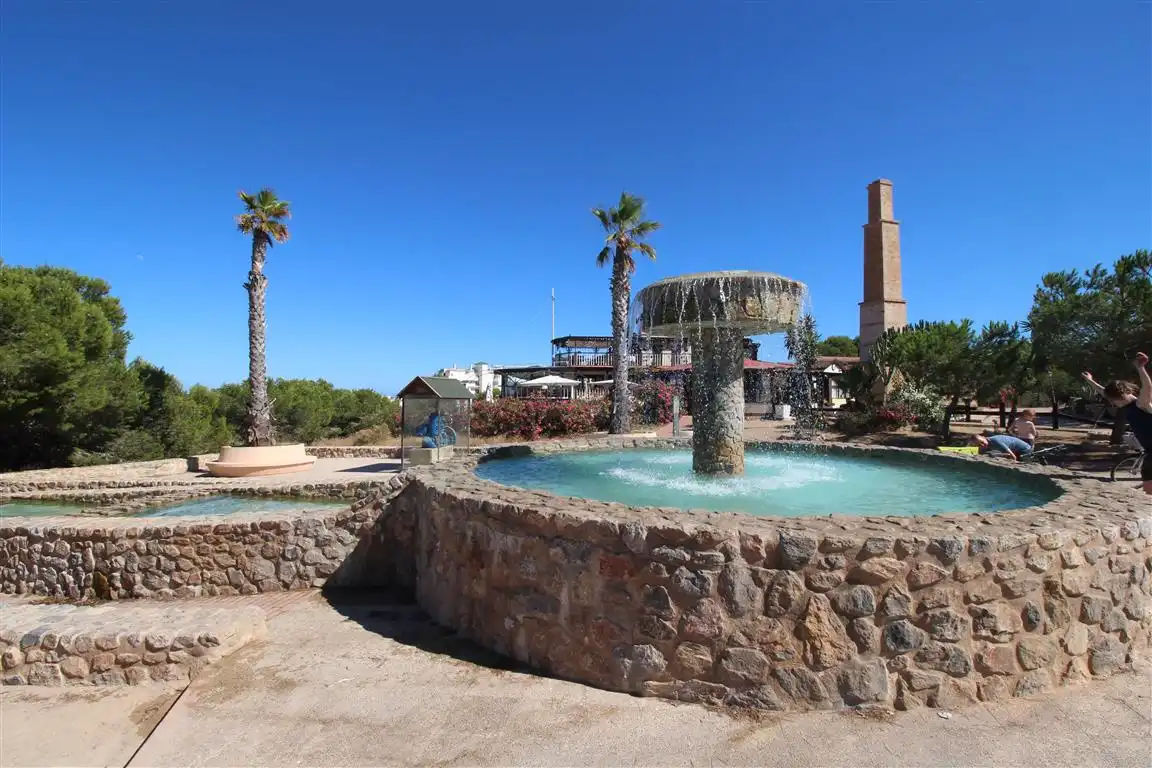 Piscina de Estudi en venda en Torrevieja amb Aire condicionat, Moblat i Forn