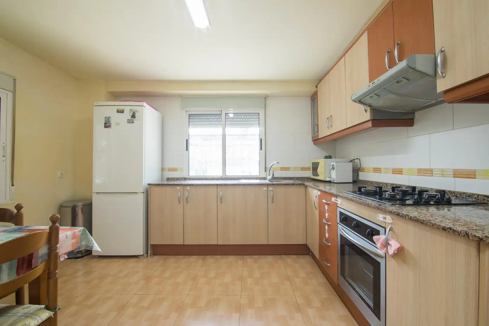 Cuina de Casa adosada en venda en Elche / Elx amb Calefacció, Jardí privat i Terrassa