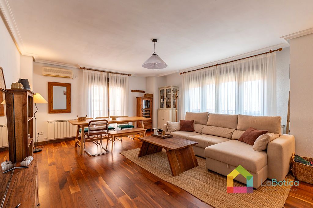Living room of Flat for sale in  Toledo Capital  with Air Conditioner and Heating