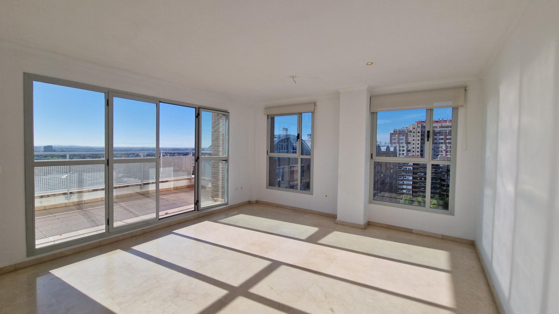 Bedroom of Attic to rent in  Valencia Capital  with Terrace, Storage room and Community pool