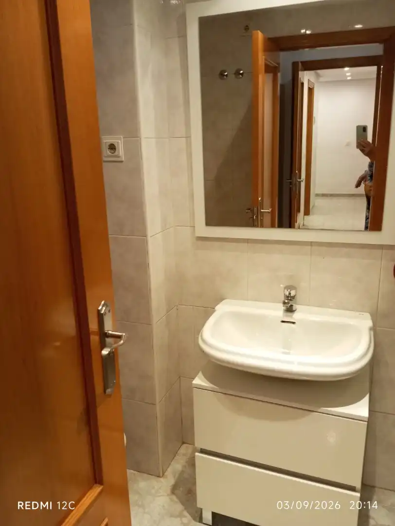 Bany de Pis de lloguer en Murcia amb Aire condicionat, Terrassa i Balcó