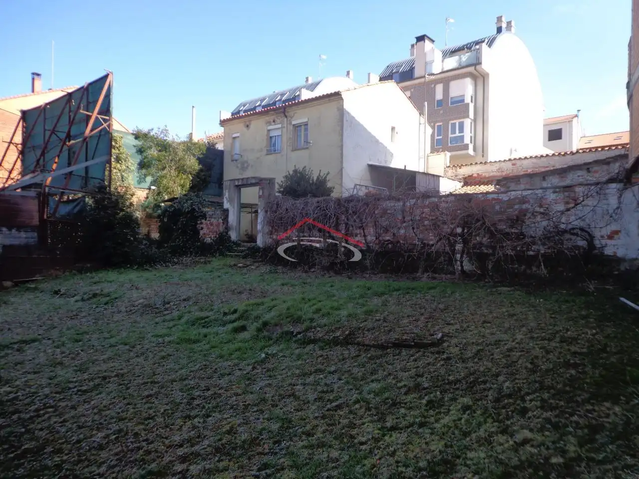 Casa o xalet en venda en León Capital  amb Calefacció i Jardí privat