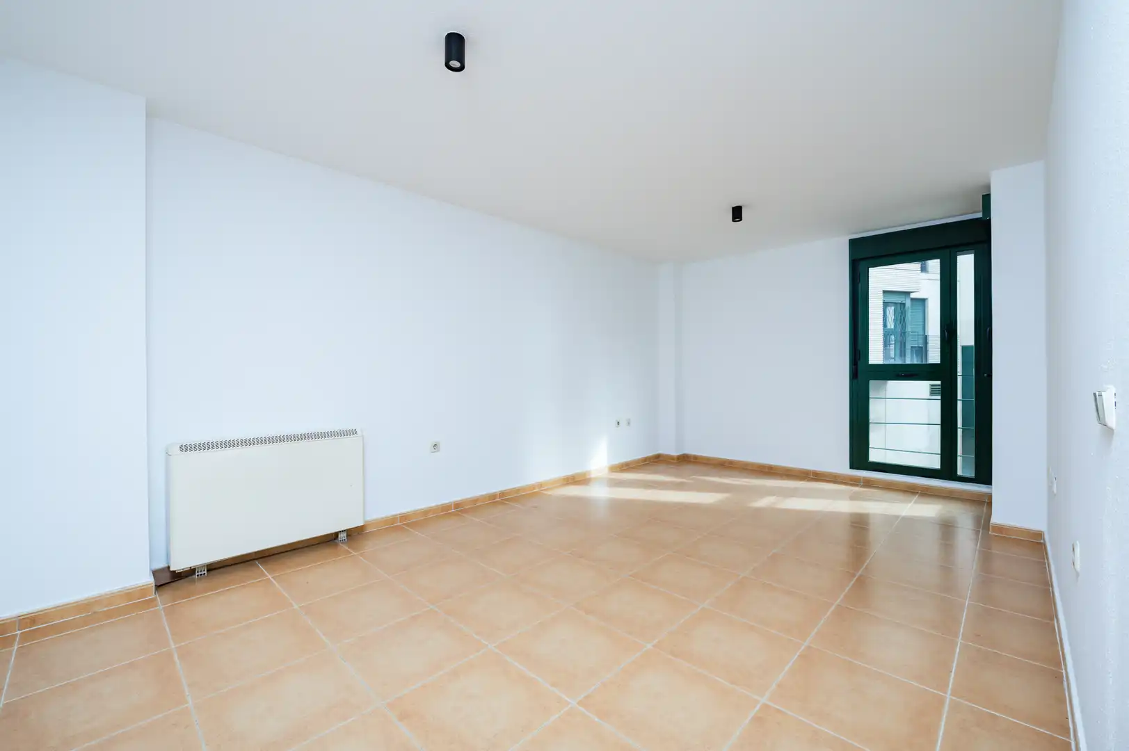 Wohnung zum Verkauf in Pinto mit Klimaanlage, Terrasse und Abstellraum