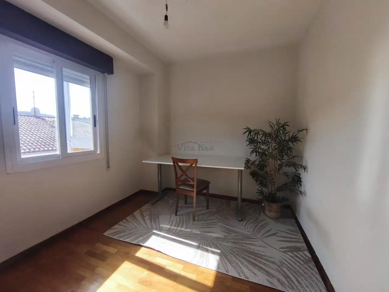 Habitación de Piso de alquiler en Ourense Capital  con Calefacción, Parquet y Amueblado