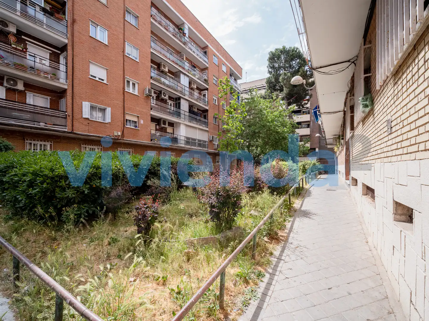 Vista exterior de Pis en venda en  Madrid Capital amb Terrassa i Balcó