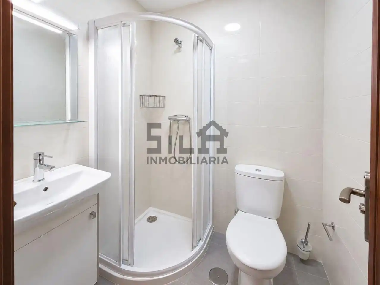 Bathroom of Flat for rent in Ourense Capital   with Air Conditioner, Heating and Parquet flooring