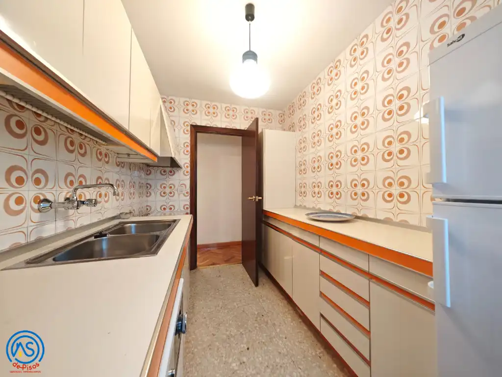 Cocina de Piso en venta en Zaragoza con Calefacción, Parquet y Horno
