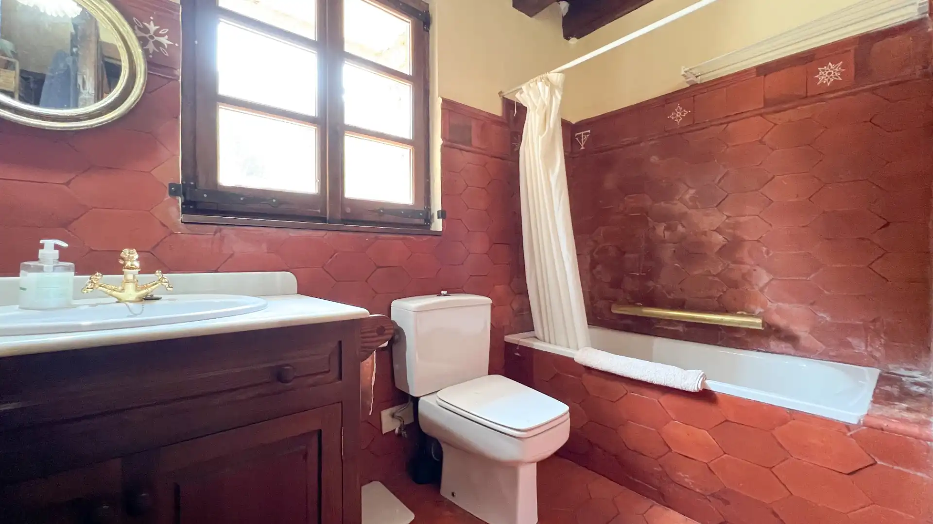 Bany de Casa o xalet en venda en Benasque amb Calefacció, Jardí privat i Parquet
