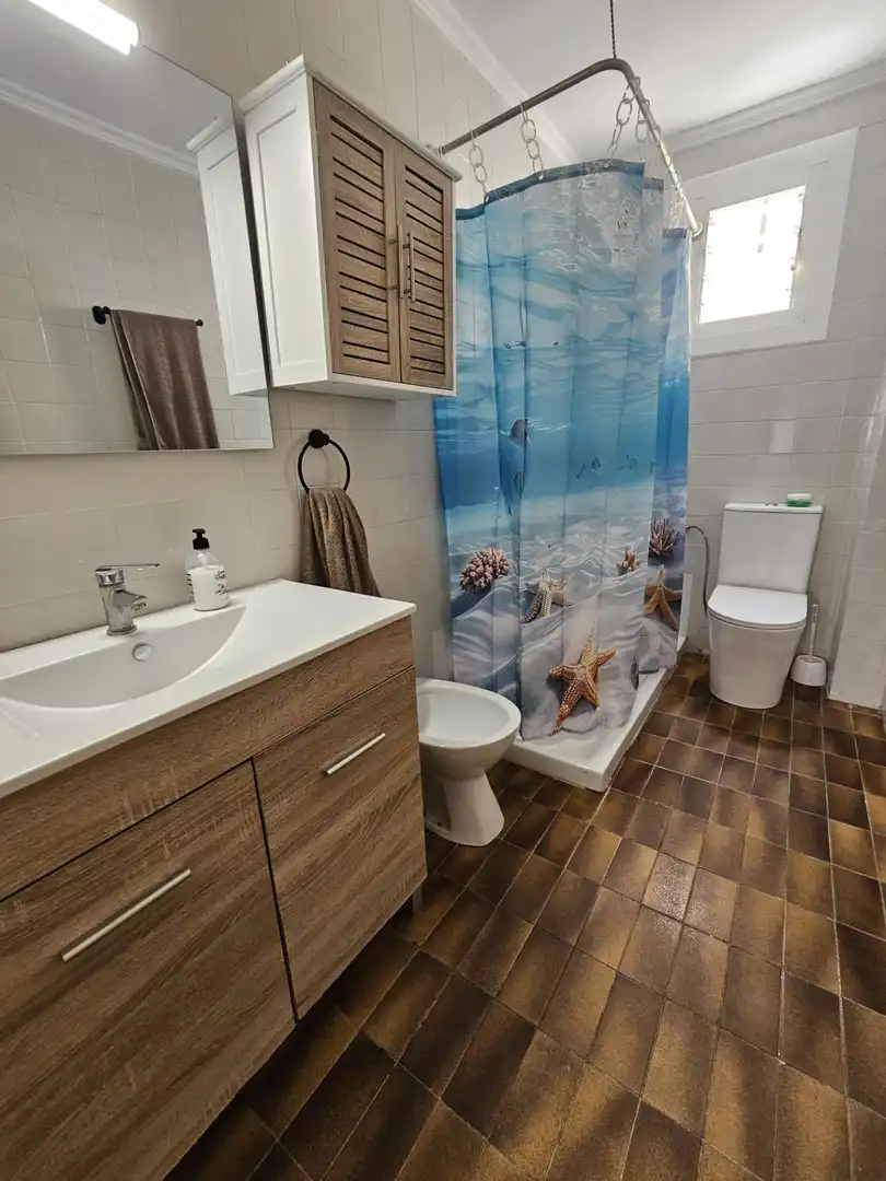 Baño de Piso en venta en Tavernes de la Valldigna con Aire acondicionado, Terraza y Amueblado