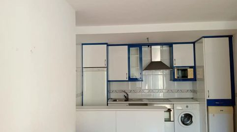 Foto 3 de Piso en venta en Avenida Dionisio Román Zaldo, 40, Pradoluengo, Burgos