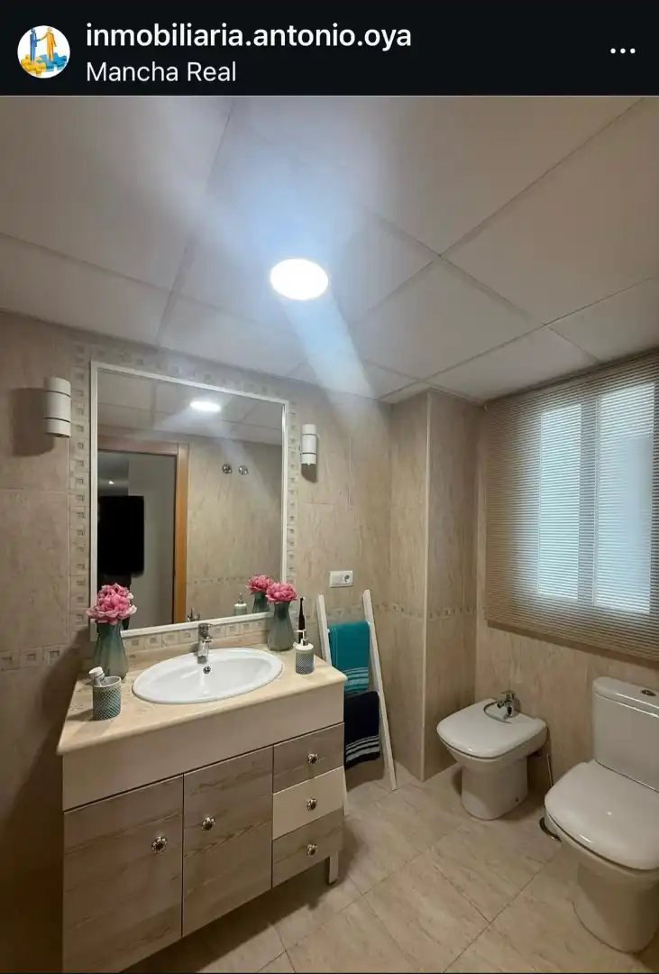 Badezimmer von Wohnung zum Verkauf in Mancha Real mit Klimaanlage, Terrasse und Abstellraum