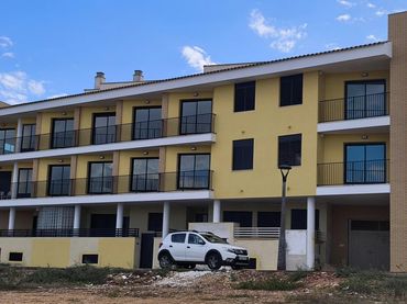 Erdgeschosswohnung mit Balkon zum Verkauf in Càlig