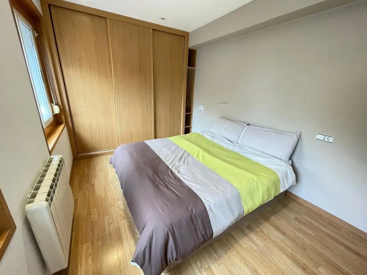 Habitación de Piso en venta en Ourense Capital  con Calefacción, Terraza y Amueblado
