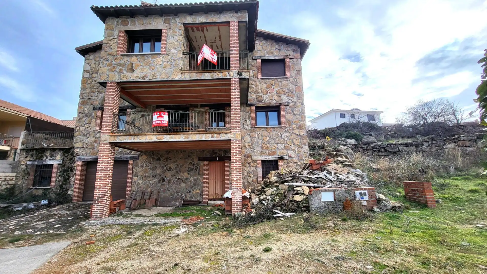 Vista exterior de Casa o xalet en venda en Villanueva de Ávila amb Jardí privat, Terrassa i Traster