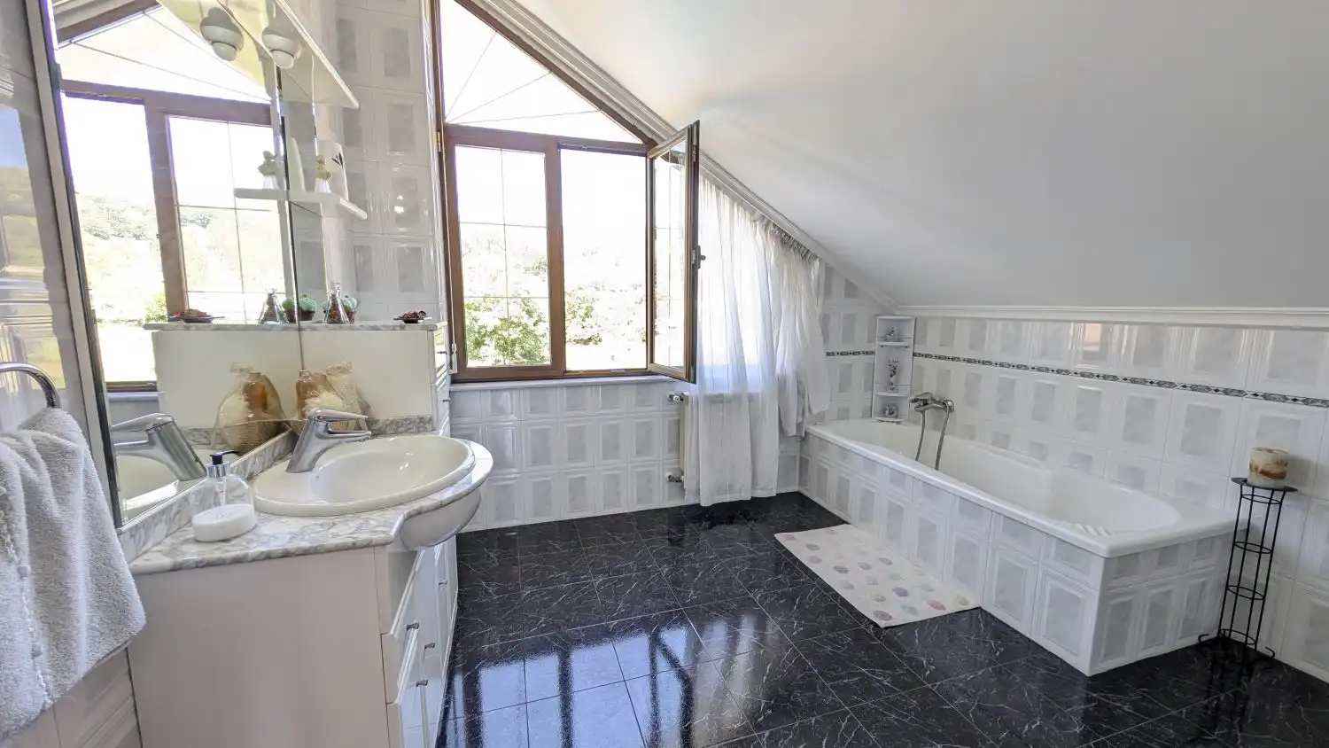 Bathroom of Houses for sale in Los Corrales de Buelna   with Heating, Private garden and Terrace