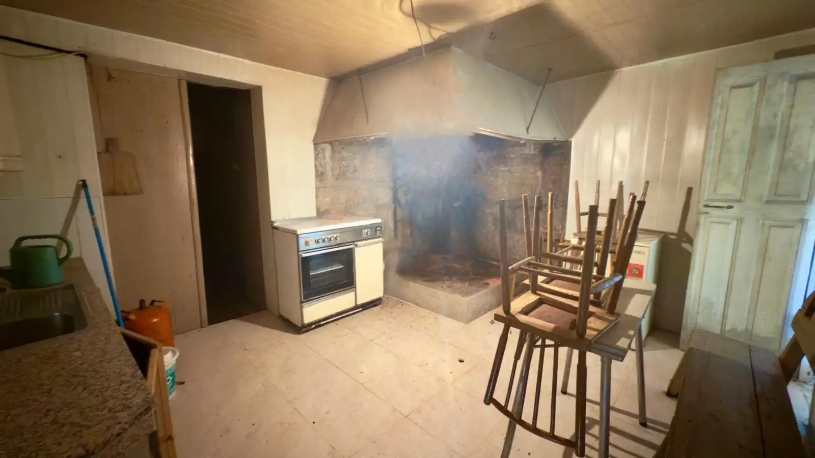 Cocina de Finca rústica en venta en Cenlle con Jardín privado, Terraza y Trastero