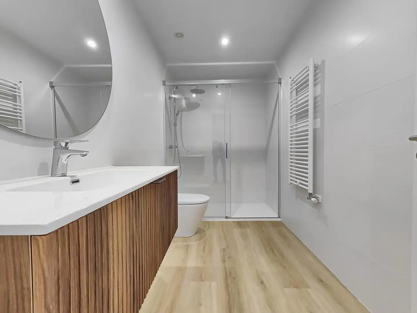 Bathroom of Flat for rent in Pontevedra Capital   with Heating, Storage room and Furnished