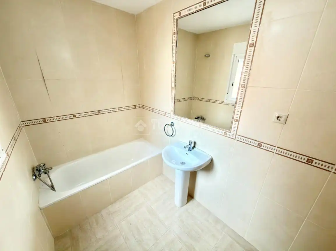 Baño de Casa adosada en venta en Valdeaveruelo con Aire acondicionado, Calefacción y Balcón