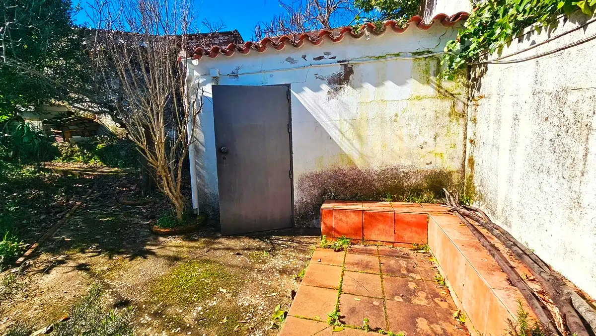 Außenansicht von Haus oder Chalet zum Verkauf in Cortegana mit Privatgarten und Abstellraum