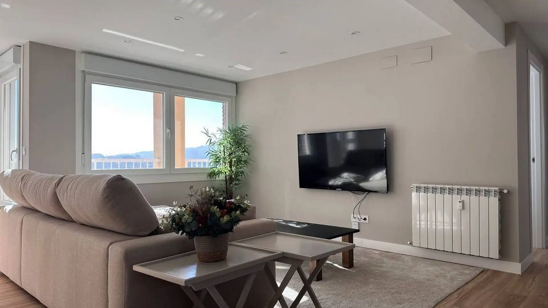 Sala de estar de Apartamento de alquiler en Poio con Aire acondicionado, Calefacción y Jardín privado