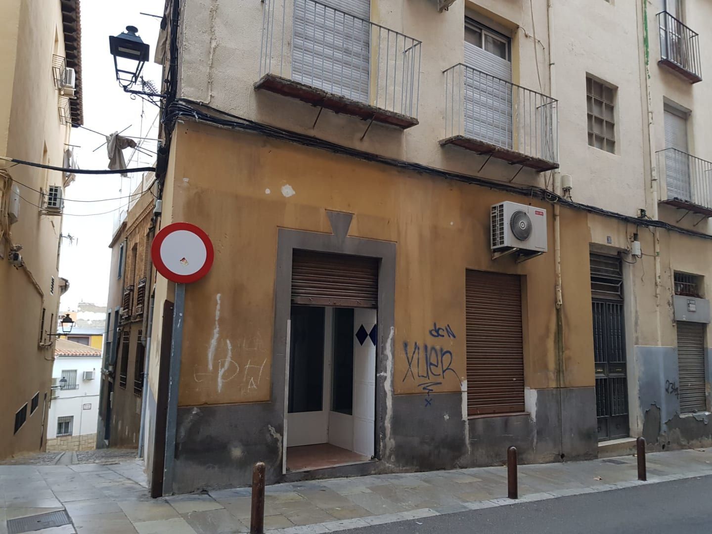 Vista exterior de Local en venda en  Jaén Capital