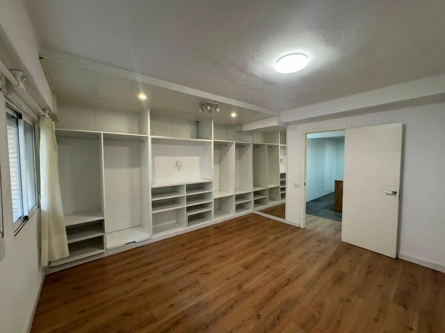 Wohnung zum Verkauf in Llíria mit Klimaanlage, Heizung und Parkett