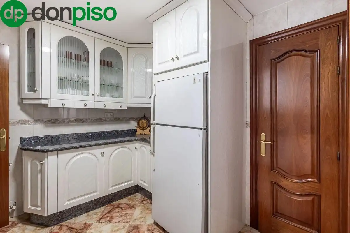 Kitchen of Flat for sale in Granada  with Air Conditioner, Heating and Terrace