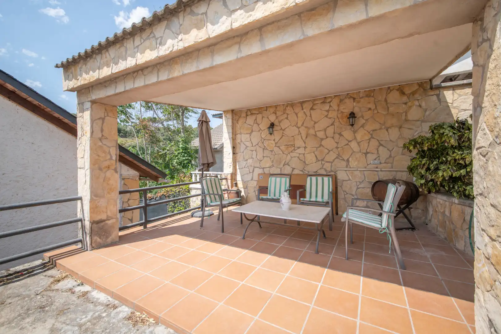 Terrasse von Country house zum Verkauf in La Torre de Claramunt mit Privatgarten, Terrasse und Möbliert