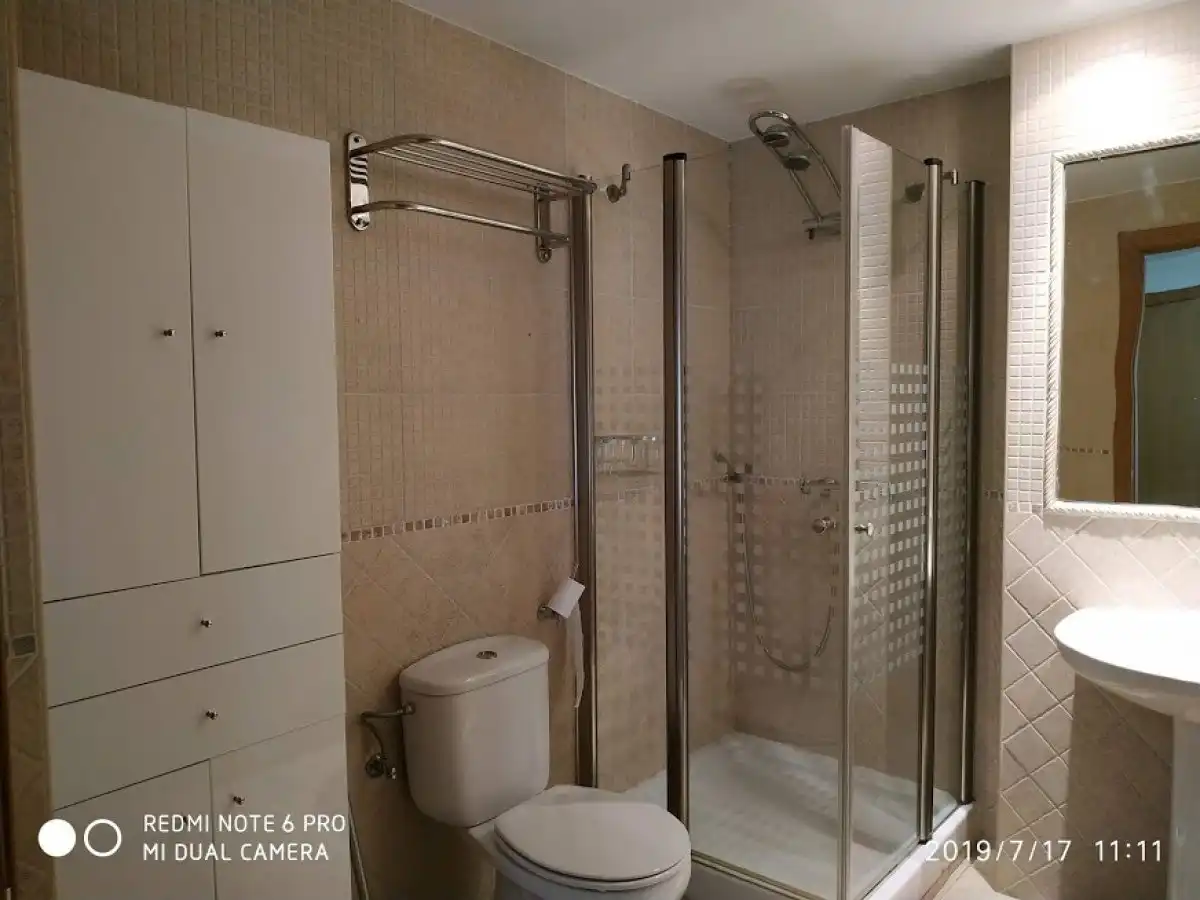 Bathroom of Flat for rent in Plasencia  with Air Conditioner and Heating