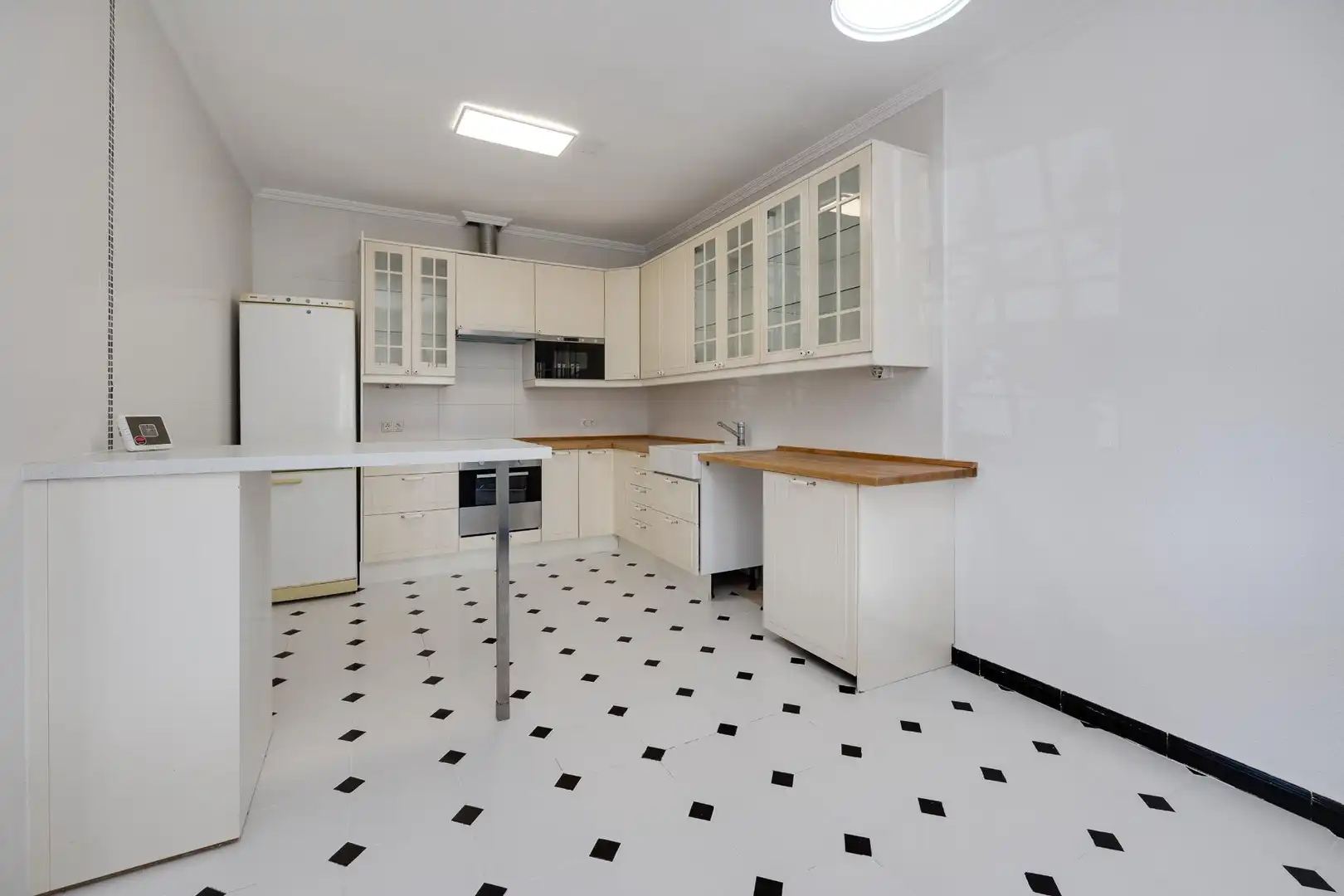 Casa aparellada amb terrassa en venda a Zona Carrefour - Urbanizaciones, imagen 8