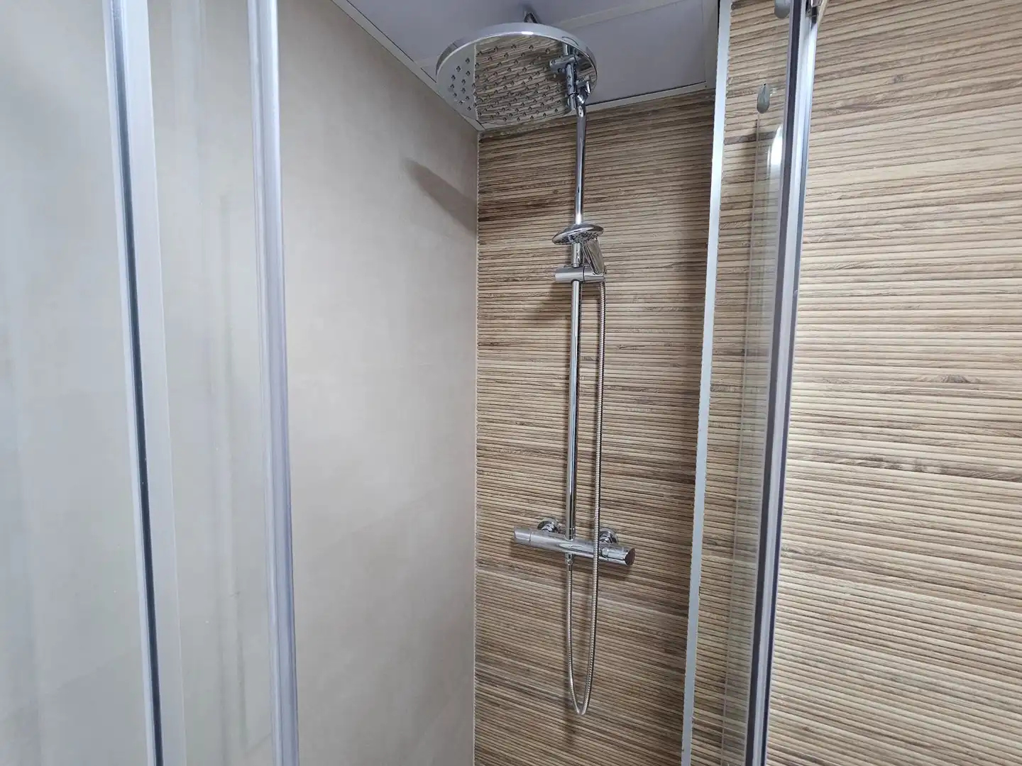 Baño de Piso de alquiler en Madrid con Aire acondicionado y Calefacción