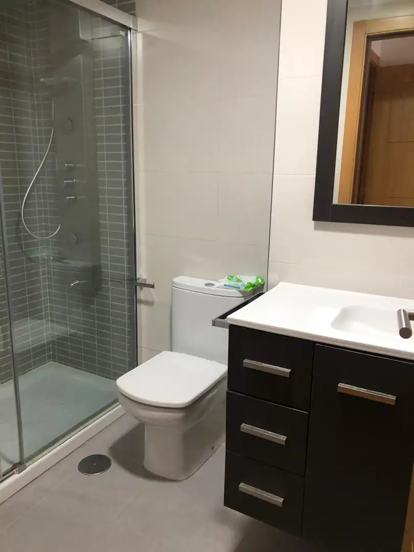 Baño de Piso en venta en Ponferrada con Calefacción y Trastero