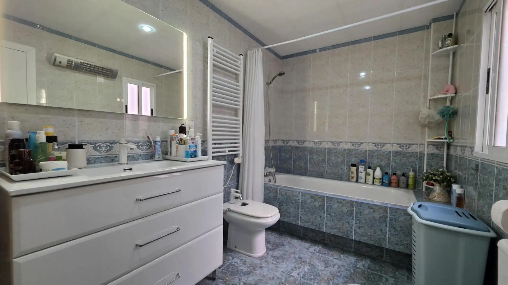 Baño de Piso en venta en Alicante / Alacant con Aire acondicionado, Calefacción y Amueblado