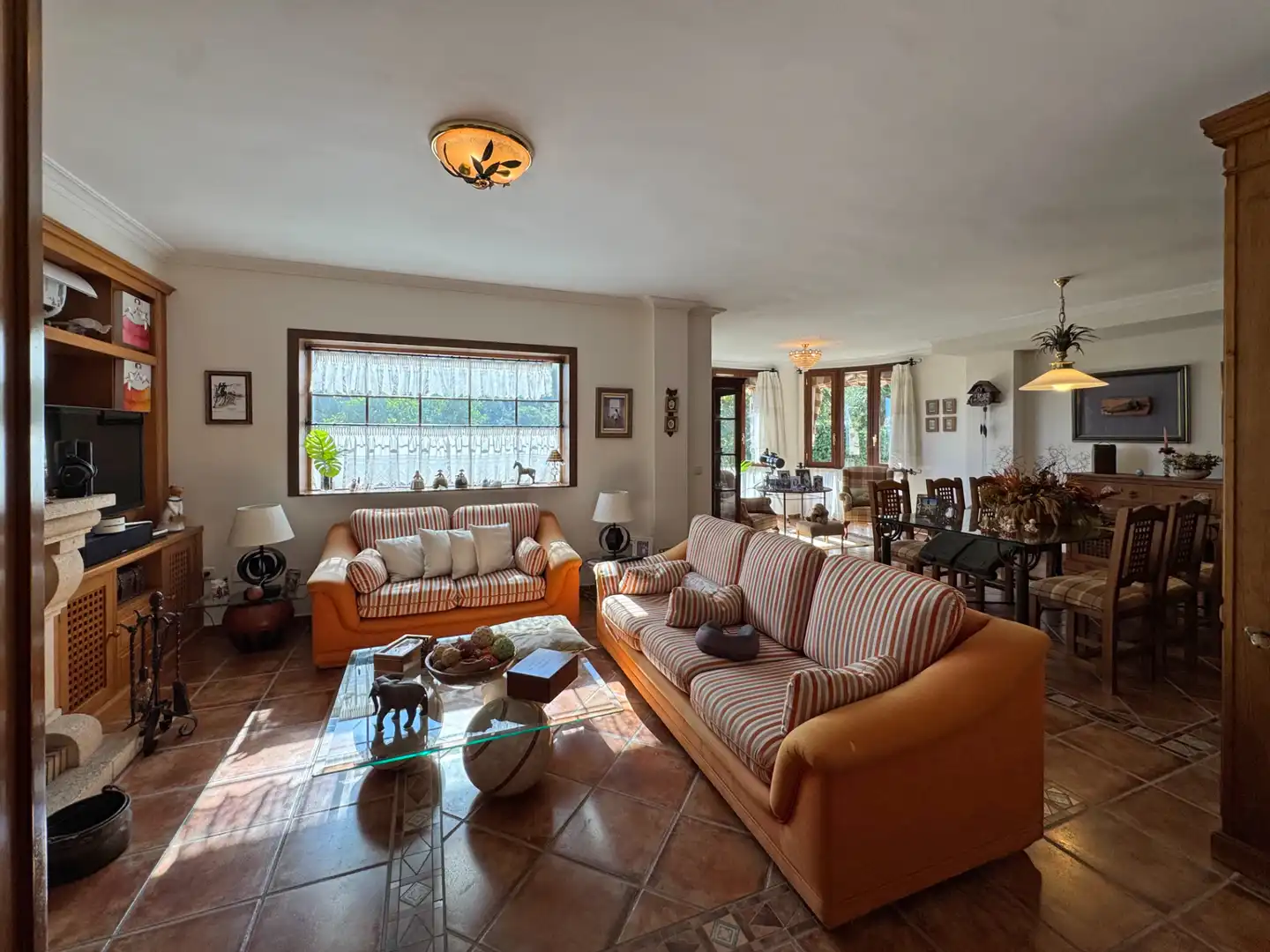 Sala d'estar de Casa o xalet en venda en Alhaurín de la Torre amb Aire condicionat, Calefacció i Jardí privat