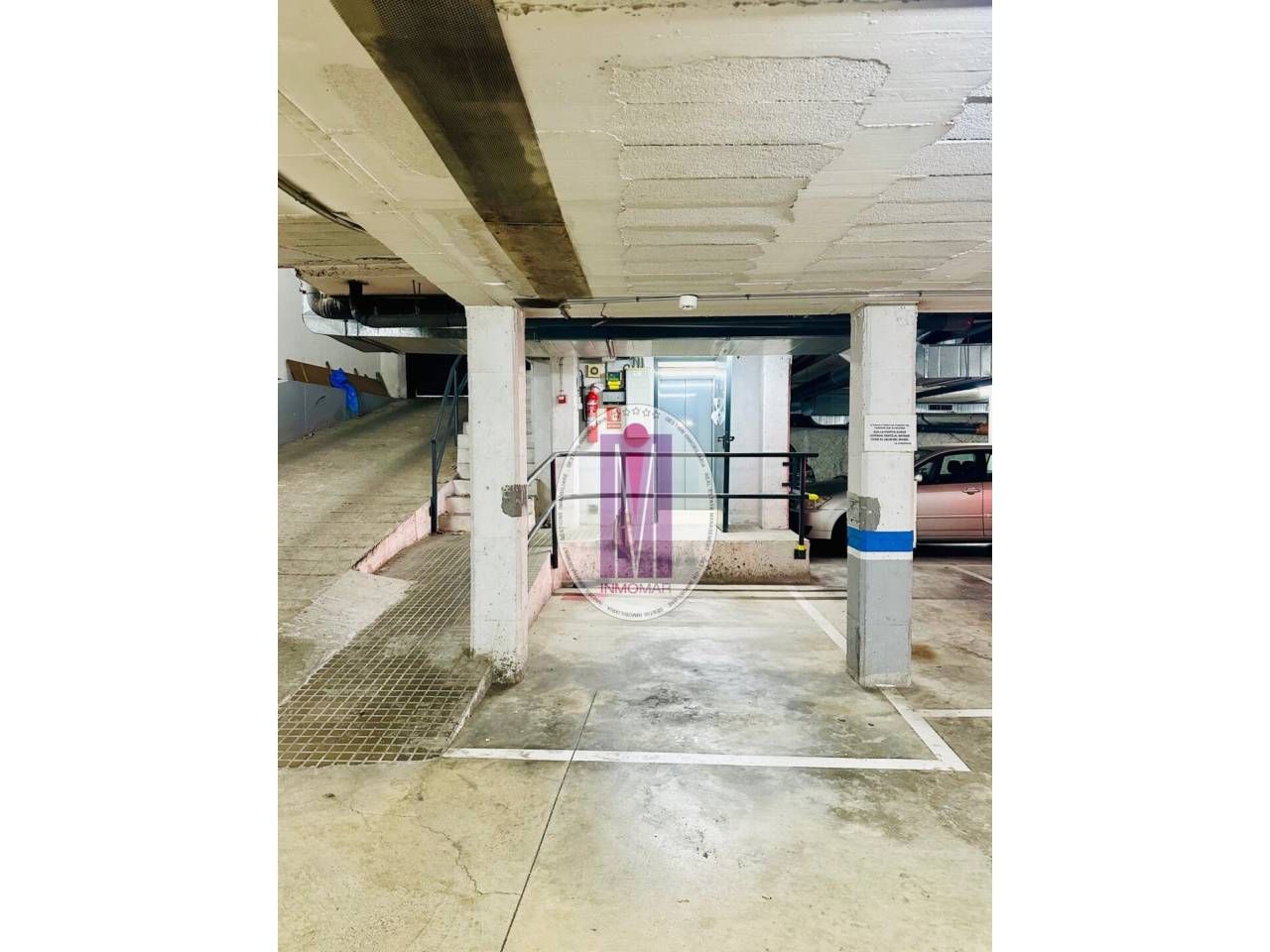 Garage to rent in 306, Centre