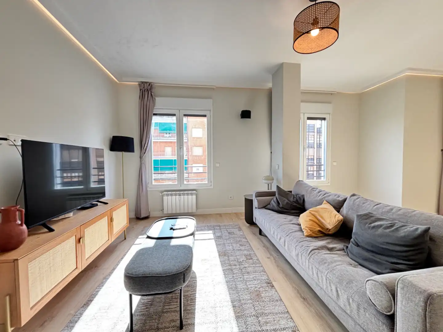 Living room of Flat for rent in Madrid  with Air Conditioner, Heating and Furnished