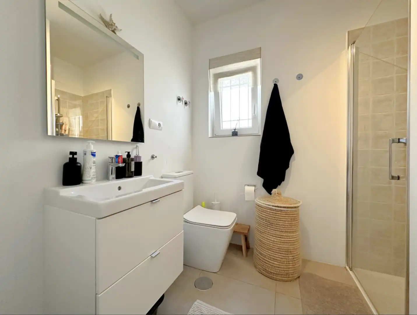 Bany de Casa o xalet en venda en Estepona amb Aire condicionat, Jardí privat i Terrassa