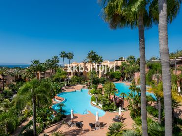 Ground floor with pool for sale in Milla de Oro