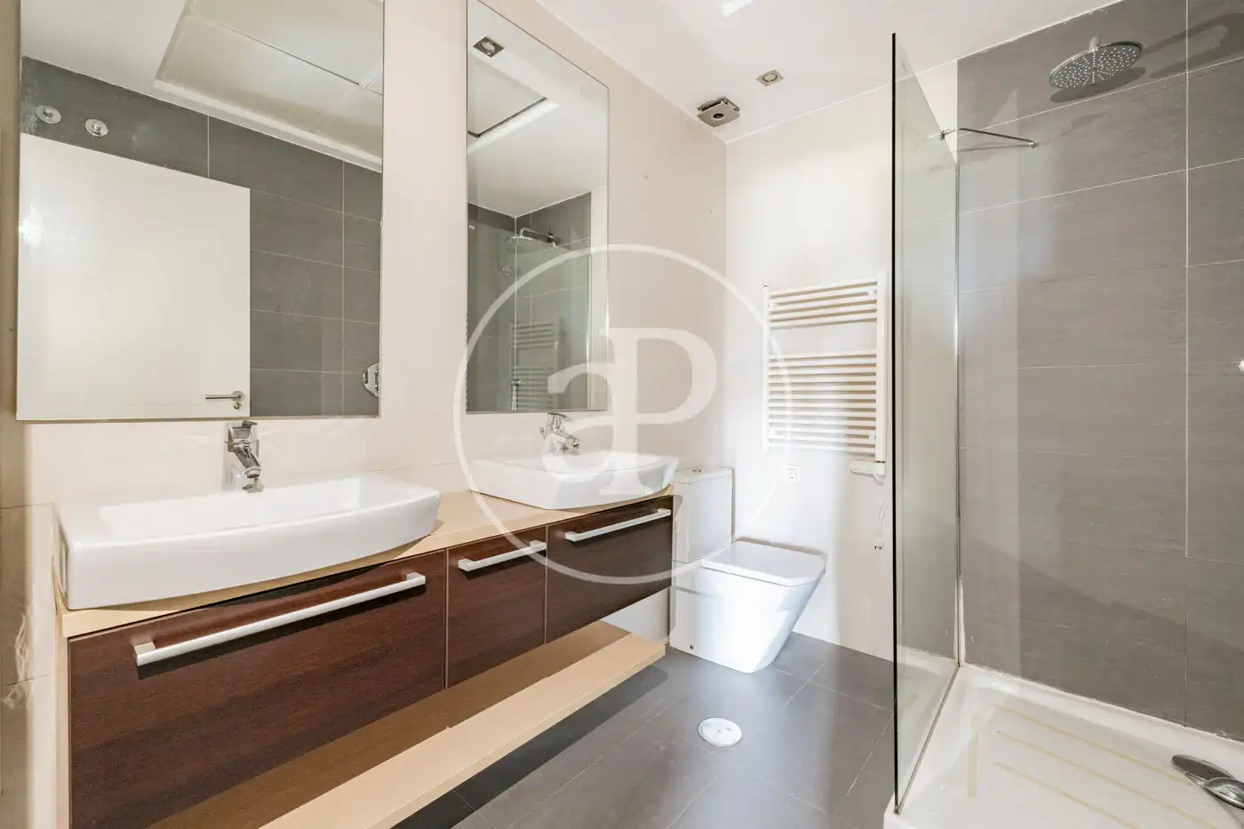 Badezimmer von Wohnung zur Miete in Madrid mit Klimaanlage, Heizung und Abstellraum