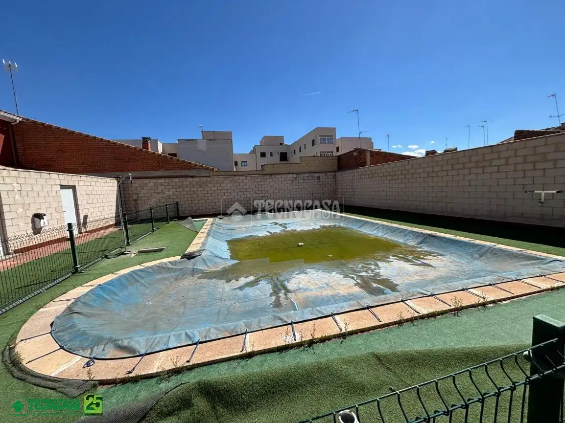 Schwimmbecken von Wohnung zum Verkauf in Bolaños de Calatrava mit Klimaanlage, Heizung und Gemeinschaftspool