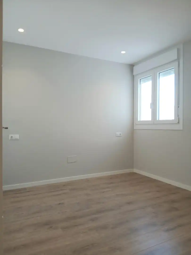 Schlafzimmer von Dachboden zur Miete in Oviedo  mit Heizung, Terrasse und Abstellraum