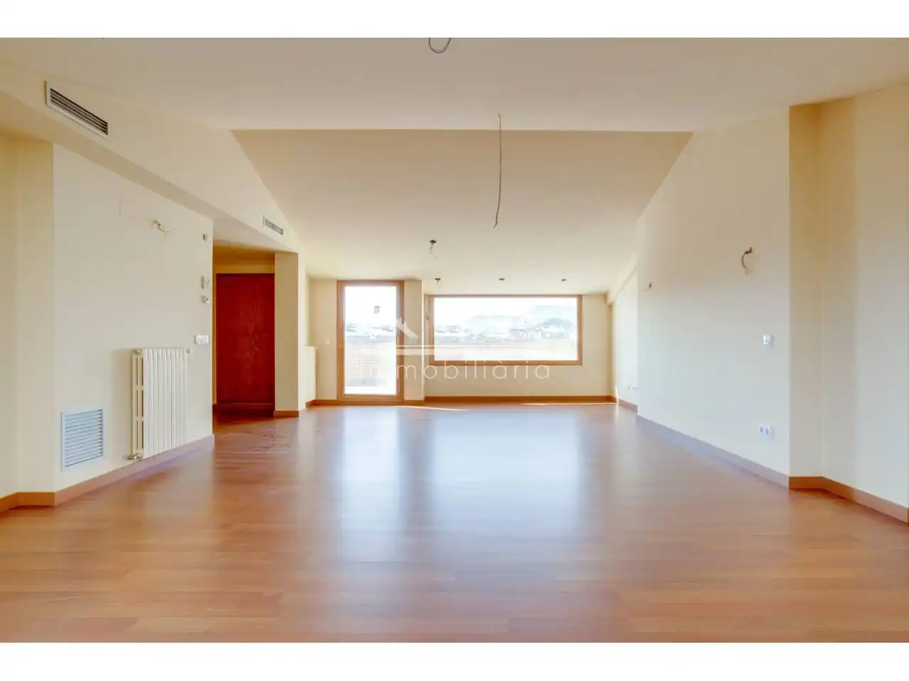 Sala d'estar de Dúplex en venda en Vic amb Aire condicionat, Calefacció i Parquet