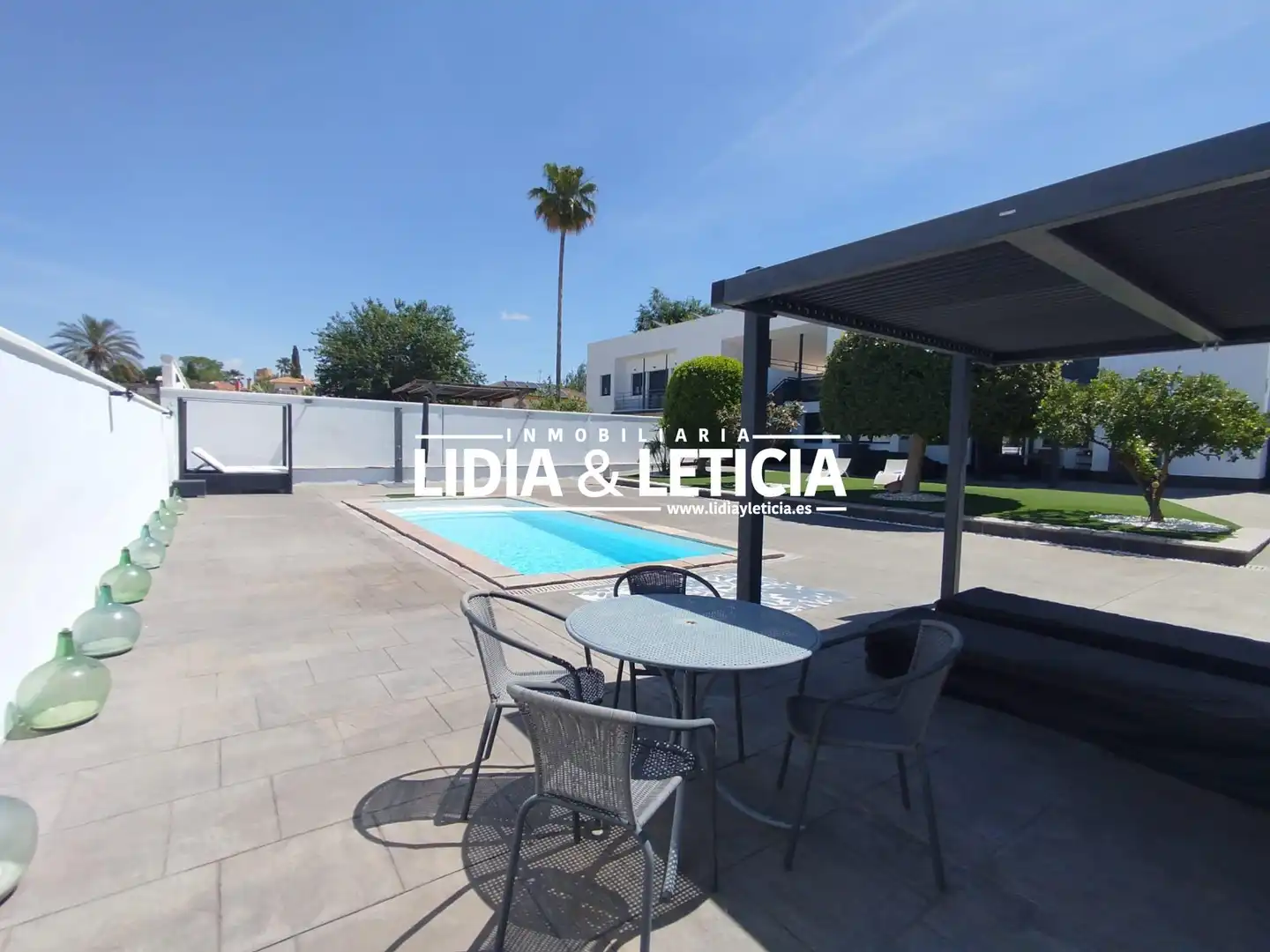 Vista exterior de Casa o xalet en venda en Alcalá de Guadaira