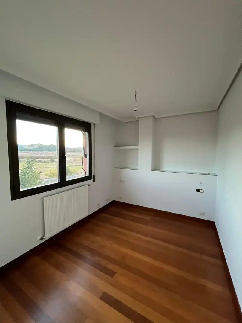 Schlafzimmer von Wohnung zum Verkauf in  Logroño mit Klimaanlage, Heizung und Privatgarten