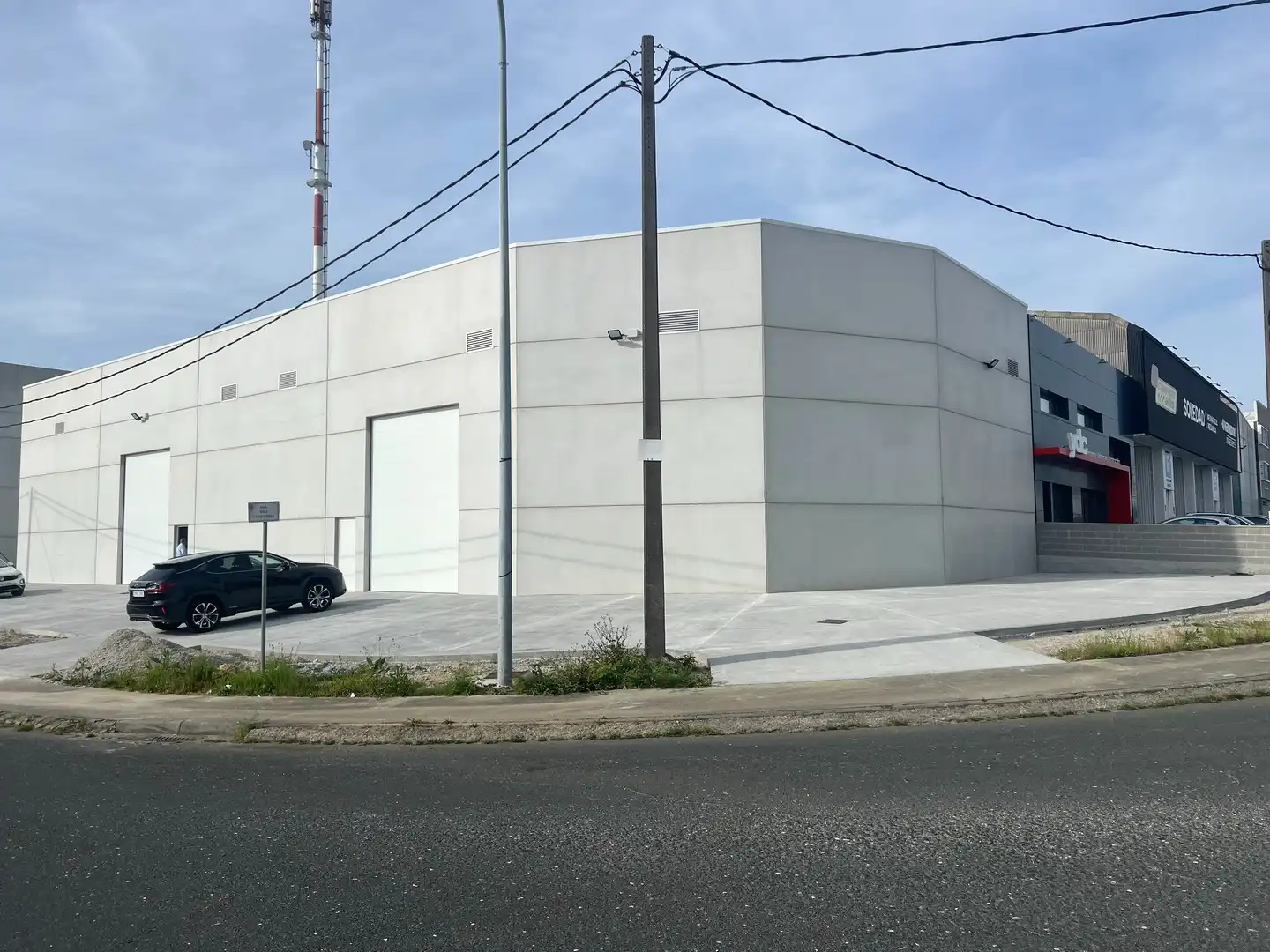 Vista exterior de Nave industrial de alquiler en Narón