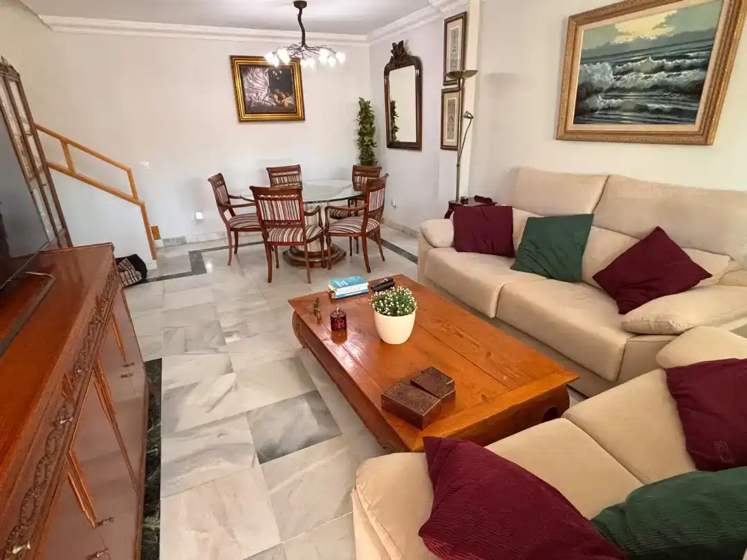 Living room of Flat for sale in Marbella  with Air Conditioner, Swimming Pool and Balcony