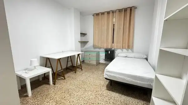 Bedroom of Flat for rent in Granada  with Furnished, TV and Balcony