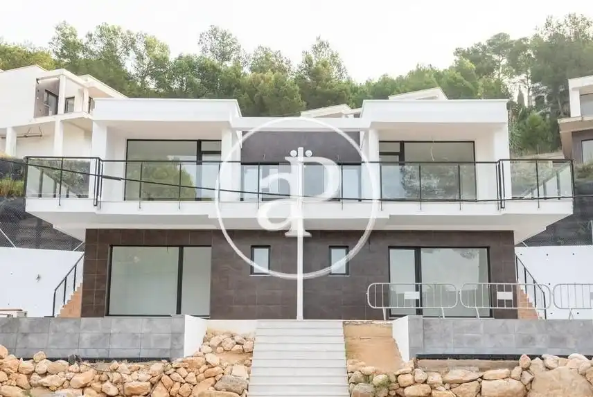 Vista exterior de Casa adosada en venta en Chiva con Aire acondicionado, Calefacción y Jardín privado